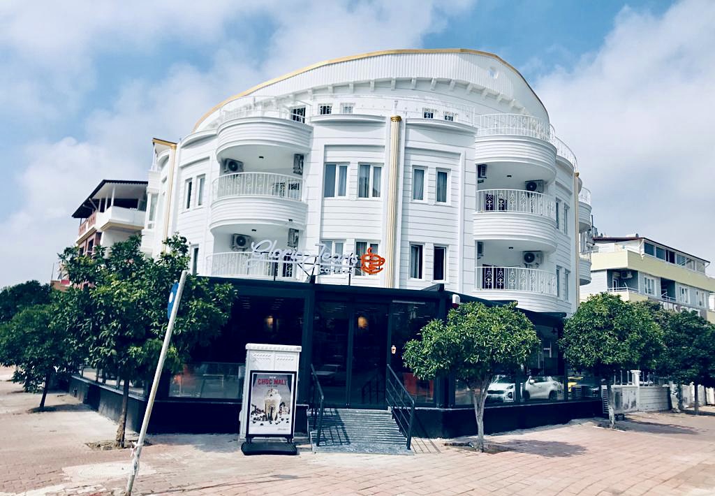 GLORIA JEANS