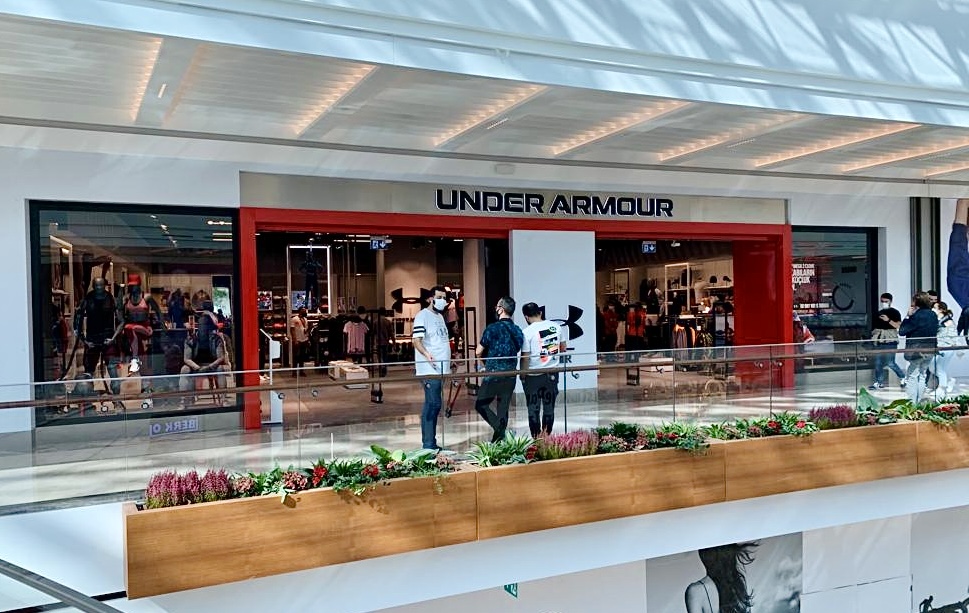 UNDER ARMOUR